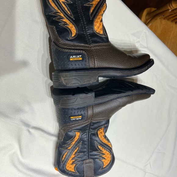 ARIAT SIZE 3 - Picture 11 of 16